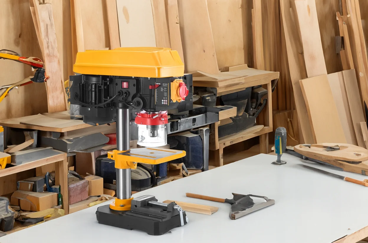 Свердлильний верстат з індукційним колонним столом 1700 Вт + регульовані лещата від Majster Polska MP-0435 (Польща) - Зображення 11